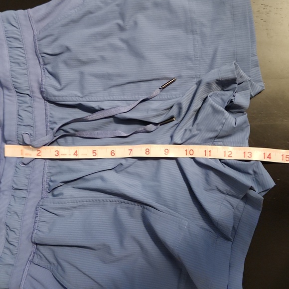 Lululemon Dance Studio High Rise Short 3.5" Oasis Blue Sz 8 - Picture 6 of 7